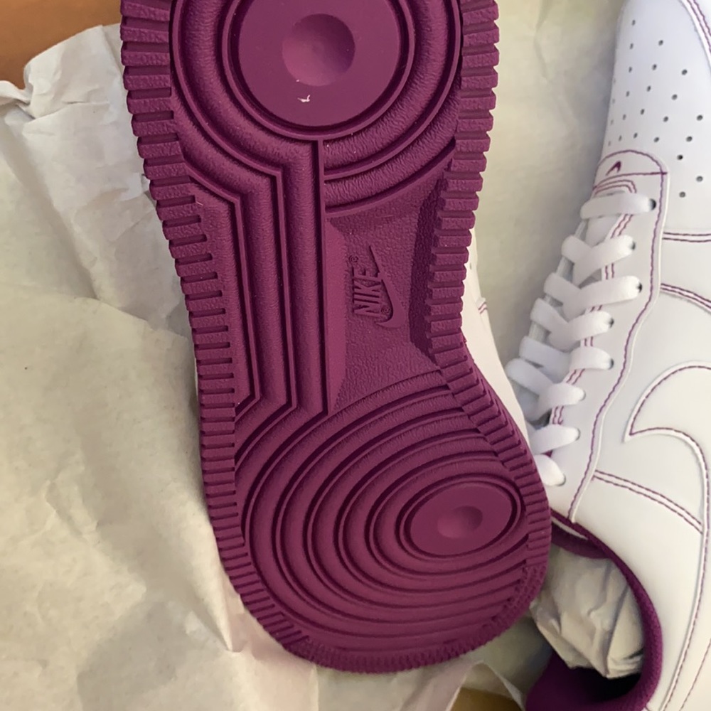 Nike - Picture 3 of 3